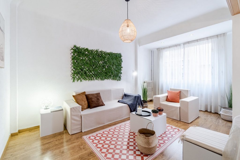 ANTES Y DESPUÉS: Home Staging realizado con Muebles de Cartón